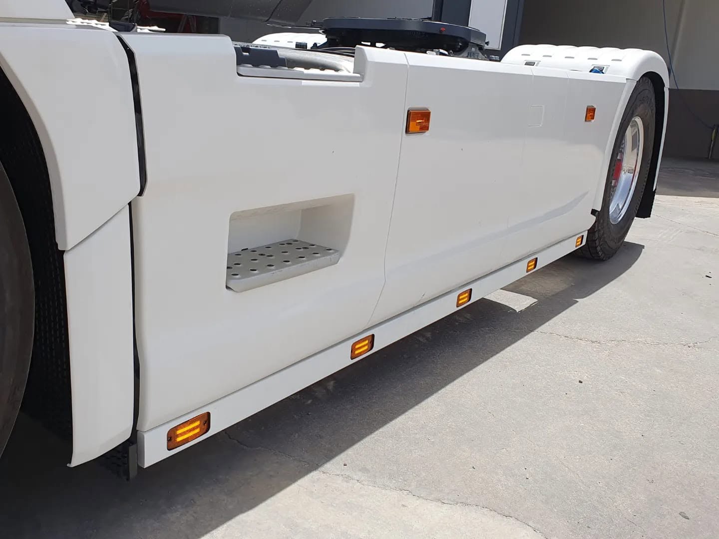 SET BARRAS LATERALES INOX SCANIA NEXT GEN (ampliada)