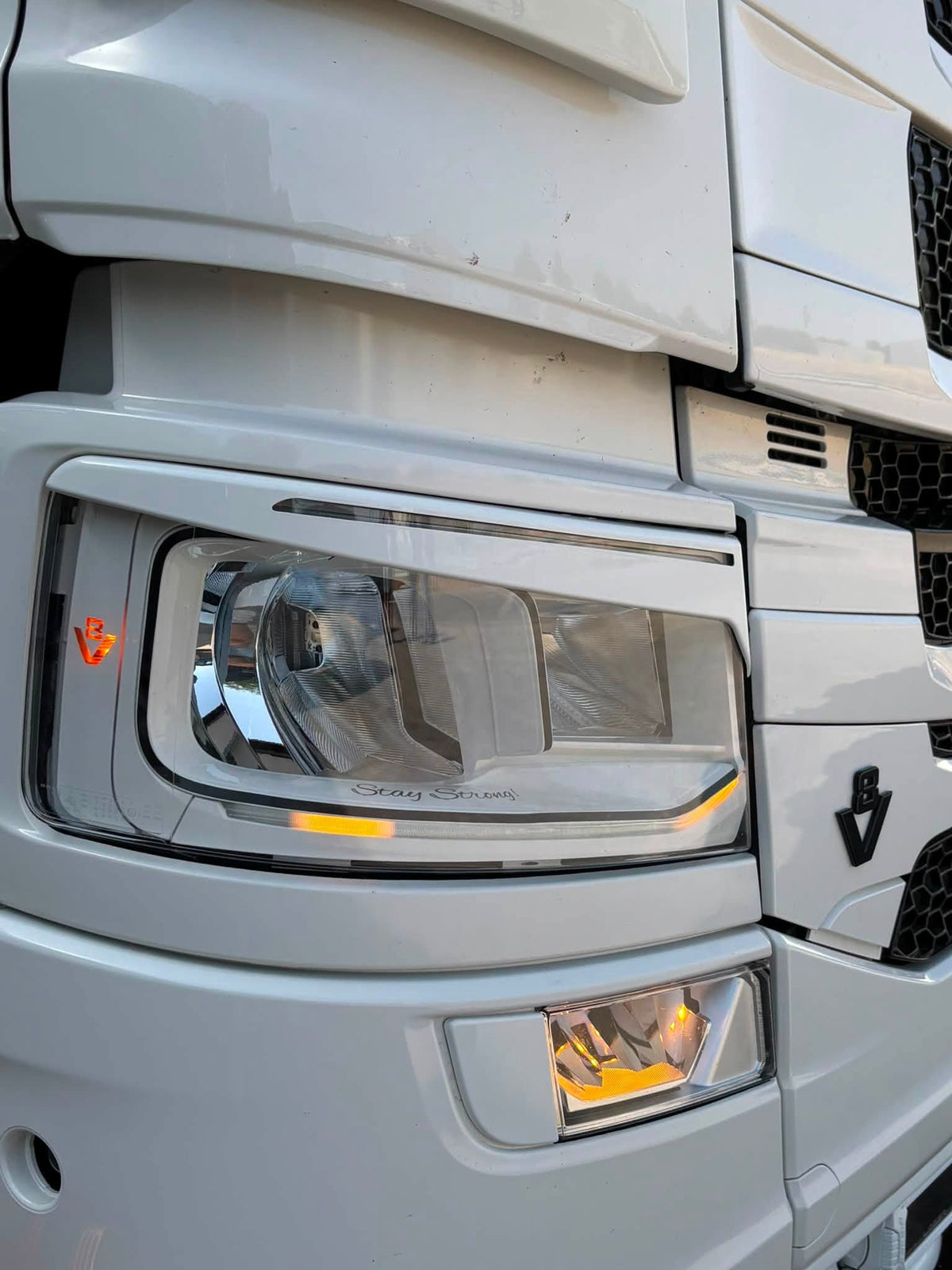 KIT CEJAS SCANIA S &amp; R FARO LED (ampliada)