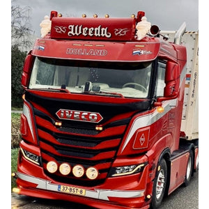 VISERA IVECO S-WAY CON 5 HUECOS PARA PILOTOS SOLARGUARD para Iveco — Talleres Jaula