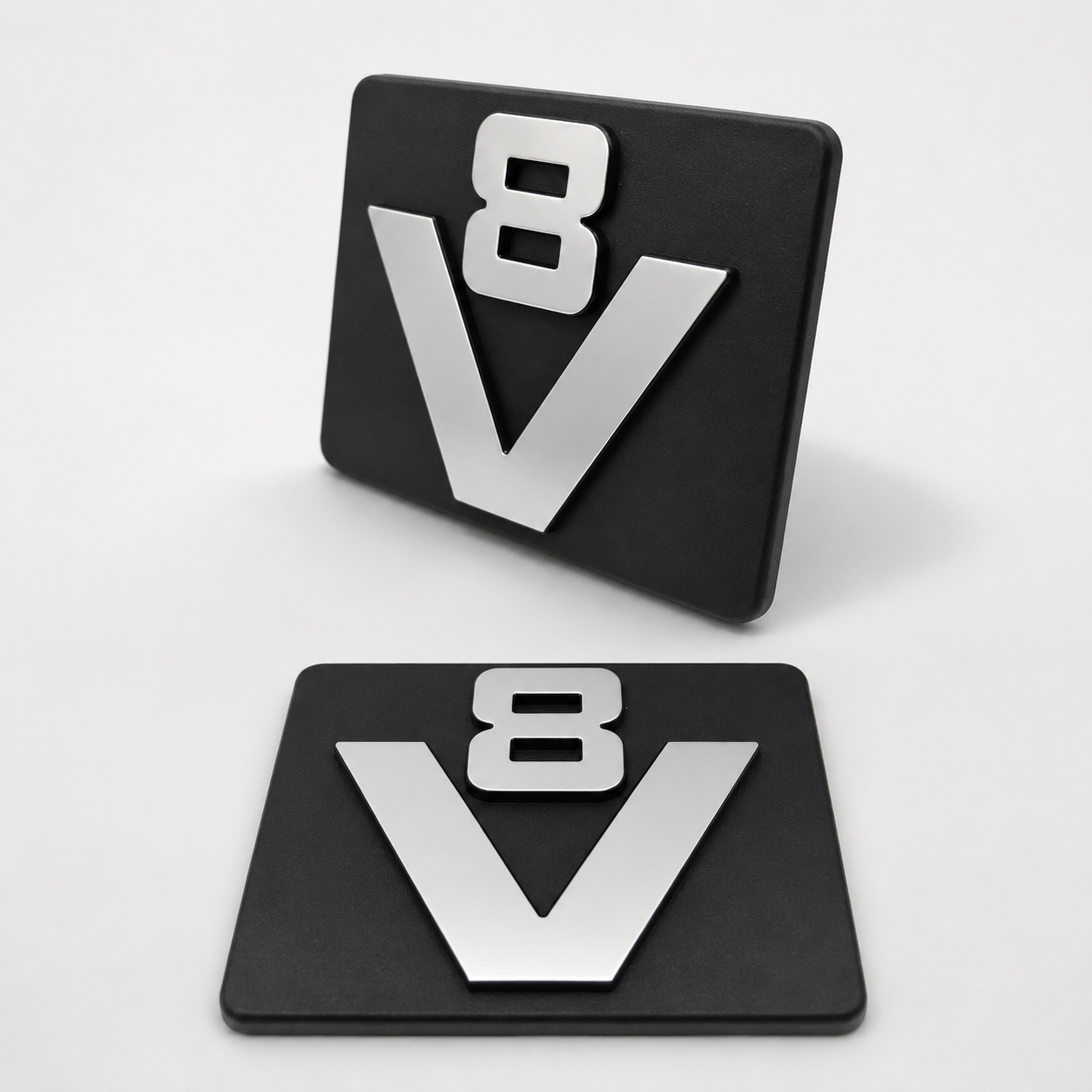 EMBLEMA LOGO V8 CLASSIC (ampliada)
