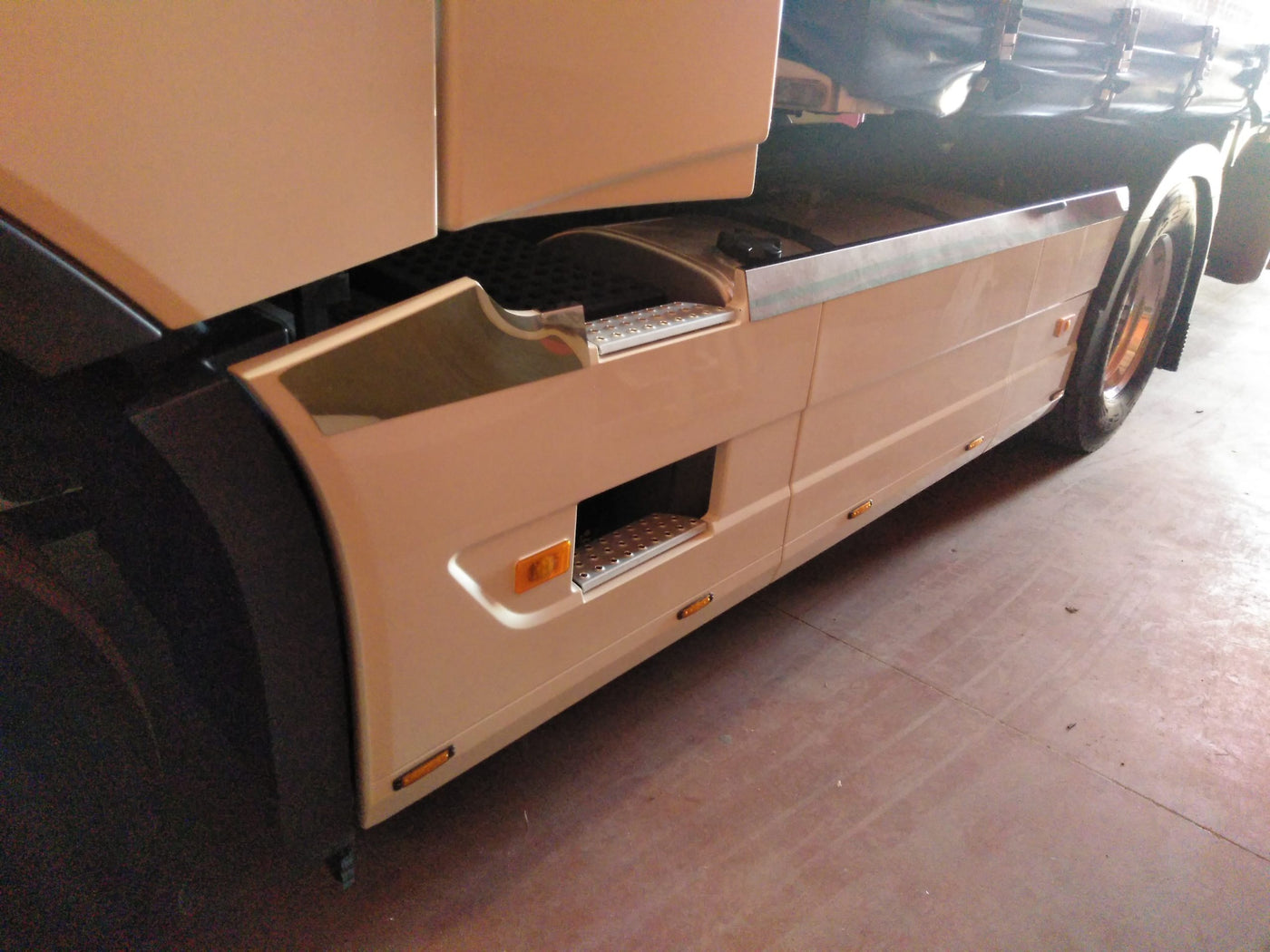 KIT CANTONERAS VOLVO FH4 para Volvo — Talleres Jaula — vista 2