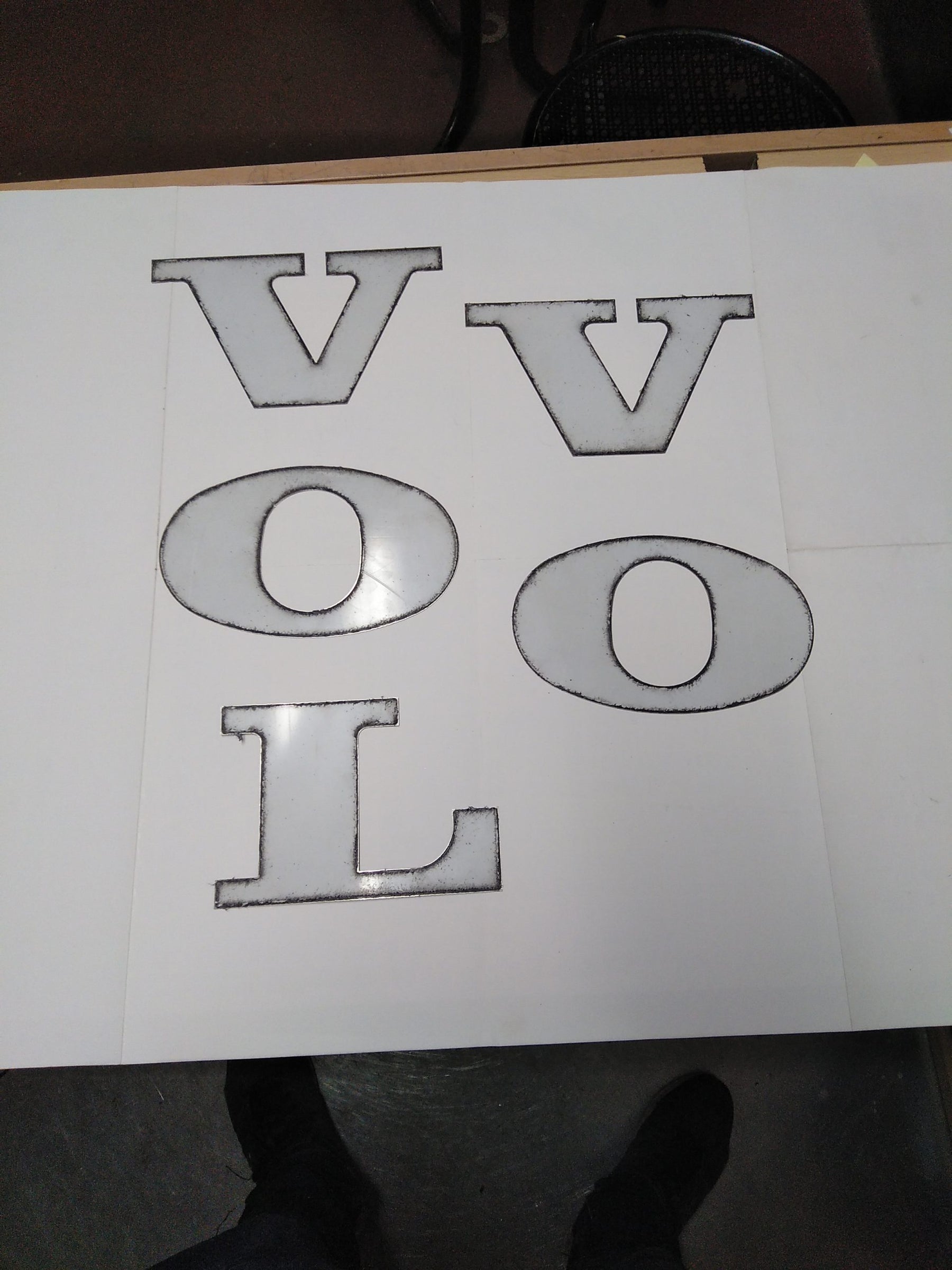 LETRAS VOLVO ACERO INOX BRILLO para Volvo — Talleres Jaula — vista 2 (ampliada)