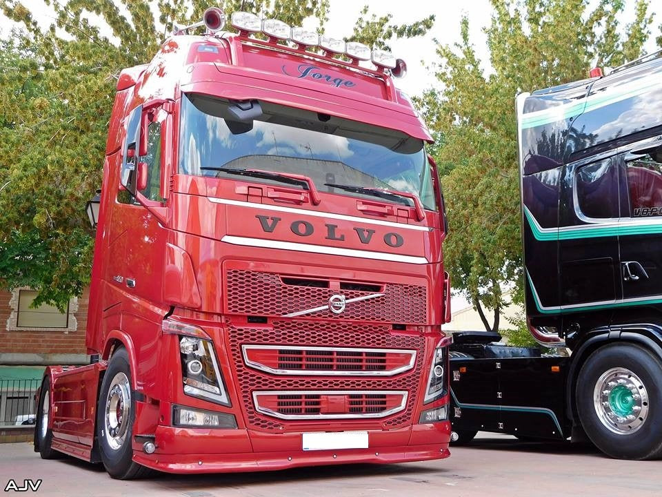 PLACA FRONTAL VOLVO FH4 NO INCLUYE LETRAS para Volvo — Talleres Jaula