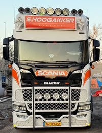 ELEMENTO DE REJILLA CERRADA PARA EL SCANIA DE PRÓXIMA GENERACIÓN